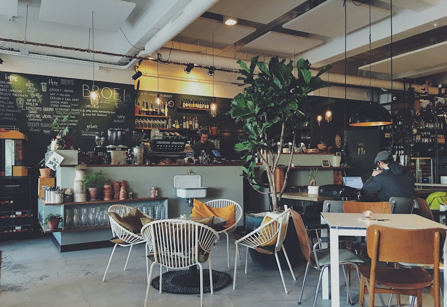 Cafés & Restaurants